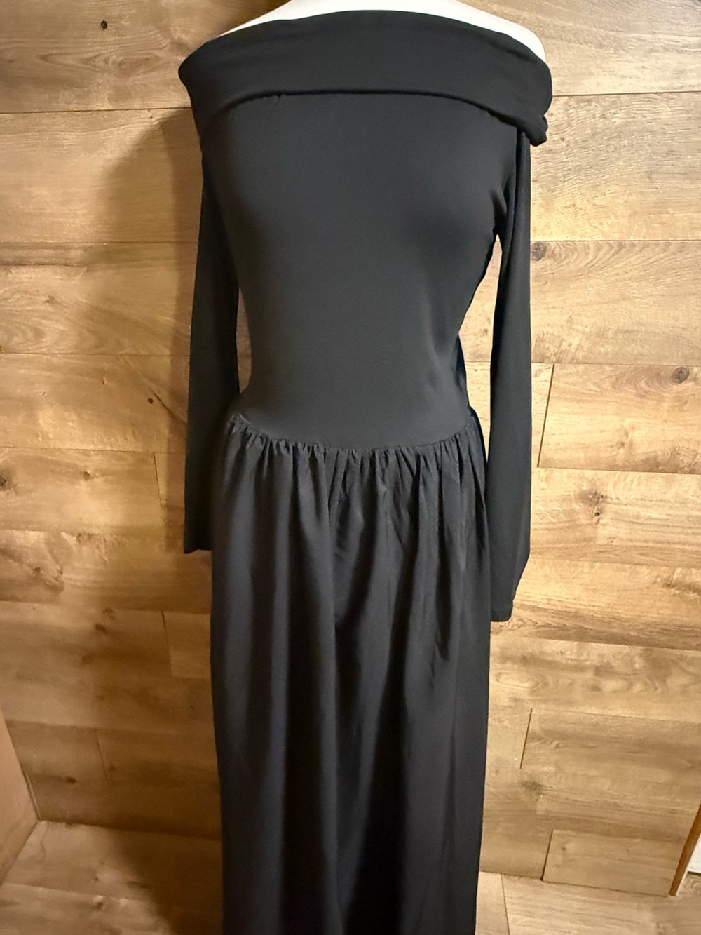 Off-wthe-Shoulder Long Sleeve Black Maxi Dress